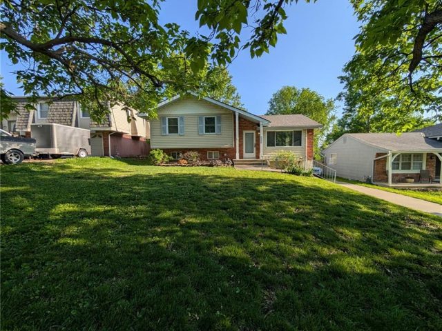 Homes for Sale in Kansas City, MO 64118 | 1309 NW 66th Terrace