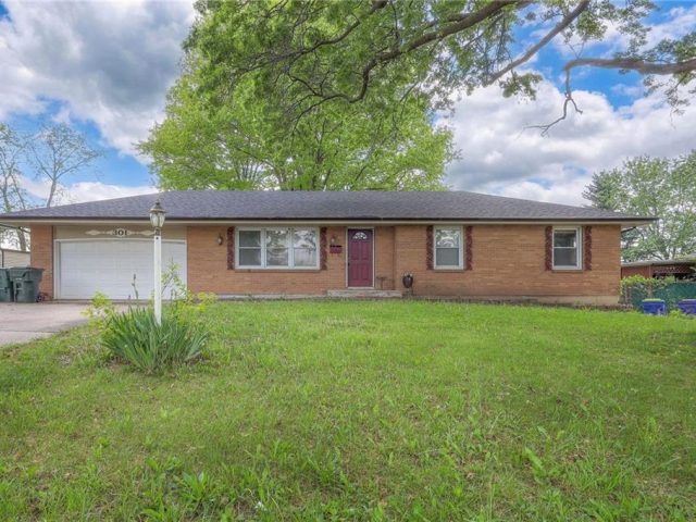 Homes for Sale in Gladstone, MO 64118 | 301 NW 73rd Street