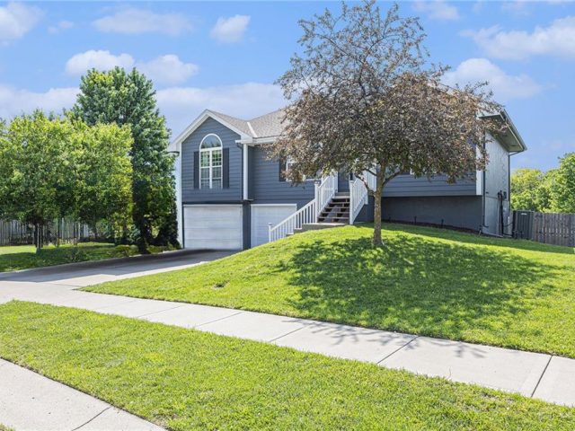 Homes for Sale in Smithville, MO 64089 | 18604  Primrose Street