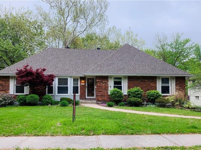 Homes for Sale in Gladstone, MO 64118 | 6717 N Euclid Avenue