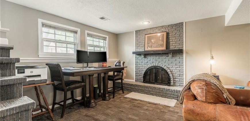 Homes for Sale in Liberty, MO 64068 | 1039  Essex Street