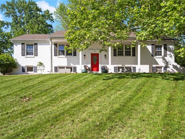 Homes for Sale in Parkville, MO 64152 | 6423 NW Melody Lane
