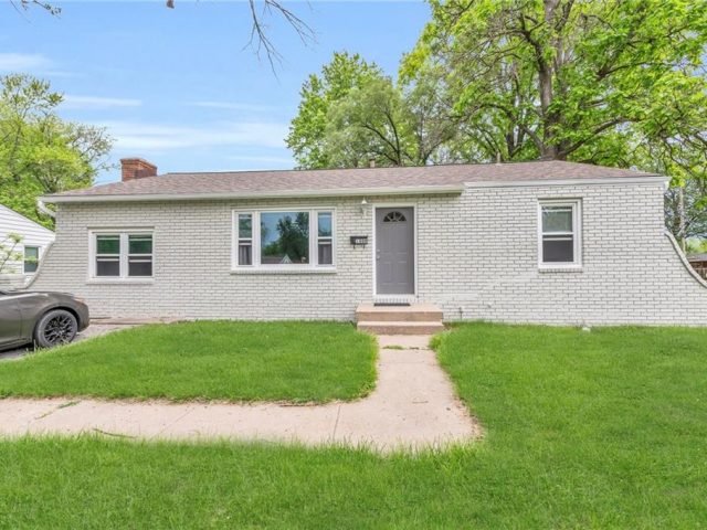 Homes for Sale in Gladstone, MO 64118 | 1400 NE 67th Terrace