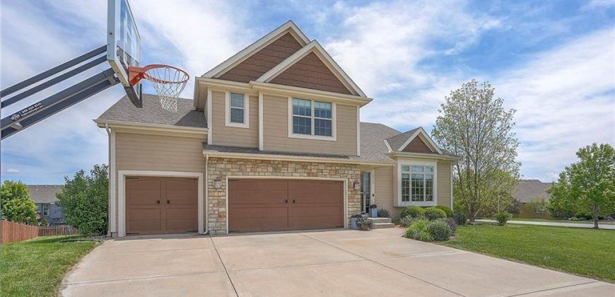 Homes for Sale in Kansas City, MO 64157 | 10111 N Tullis Drive