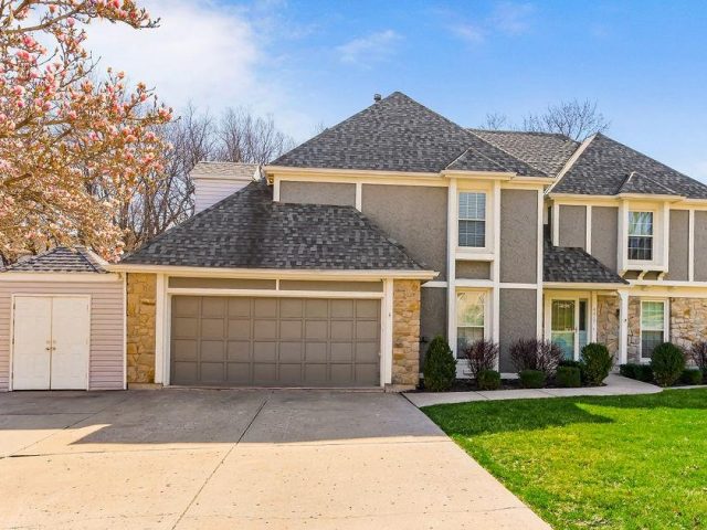 Homes for Sale in Gladstone, MO 64116 | 4417 NW Wildwood Drive