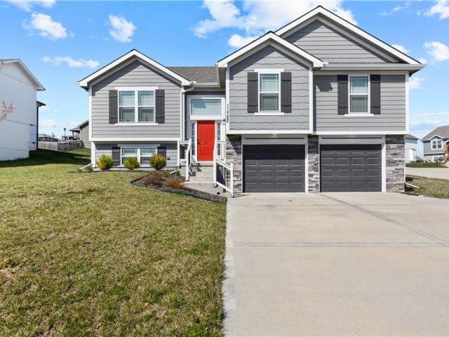 Homes for Sale in Kansas City, MO 64157 | 11722 N WINDSOR Avenue