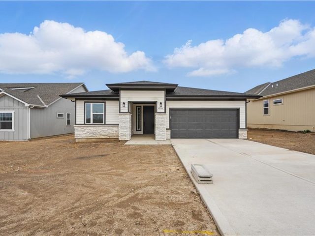Homes for Sale in Kansas City, MO 64155 | 1716 NW 104th Terrace
