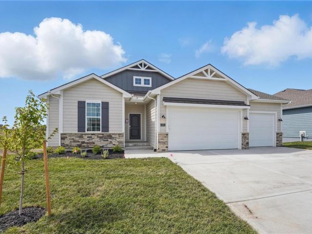 Homes for Sale in Kansas City, MO 64154 | 3001 NW 95th Terrace