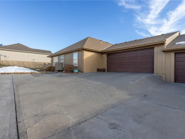 Homes for Sale in Gladstone, MO 64118 | 652 NE 65 Terrace