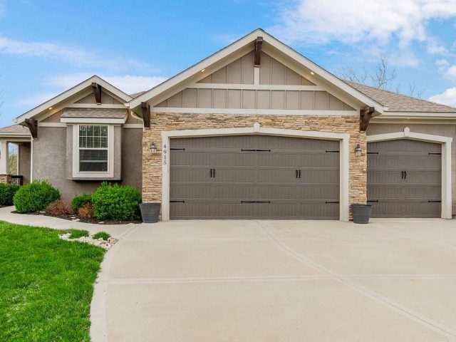 Homes for Sale in None/County, MO 64150 | 4915 NW Ridgewood Court