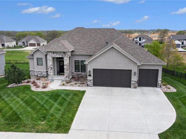 Homes for Sale in Kansas City, MO 64155 | 3013 NE 102nd Terrace
