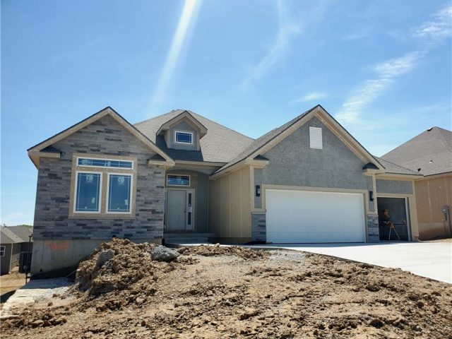 Homes for Sale in Kansas City, MO 64156 | 7005 NE 103rd Street