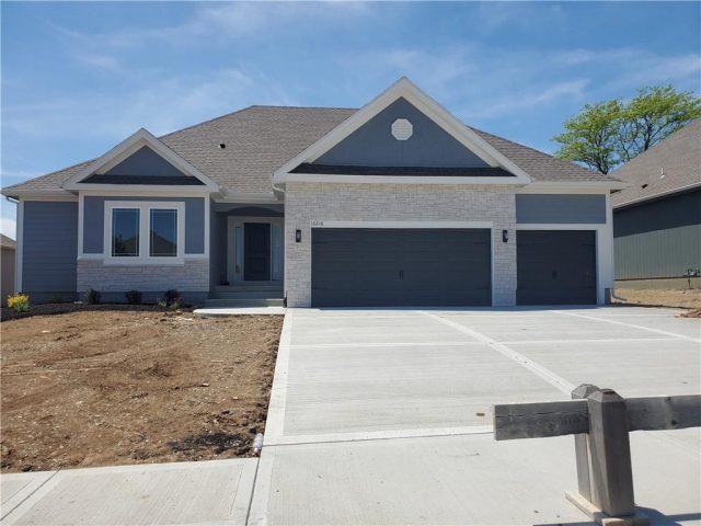 Homes for Sale in Kansas City, MO 64156 | 10216 N Winchester Avenue