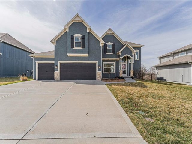 Homes for Sale in Kansas City, MO 64157 | 9924 N Richmond Avenue