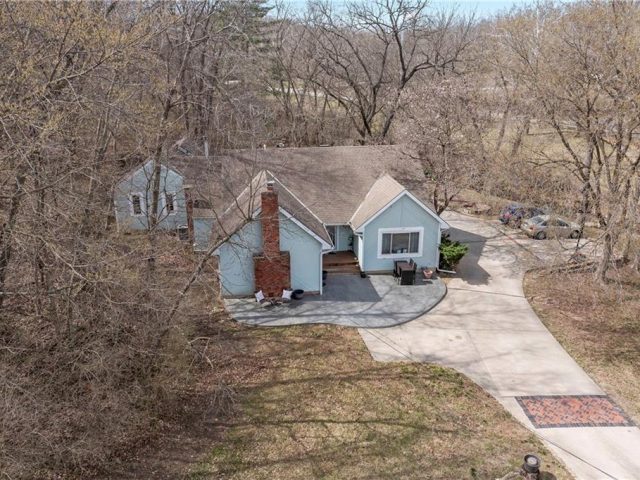 Homes for Sale in Kansas City, MO 64151 | 6814 NW Vista Avenue