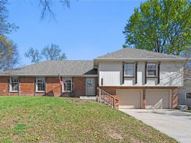 Homes for Sale in Kansas City, MO 64118 | 1606 NE 68th Terrace