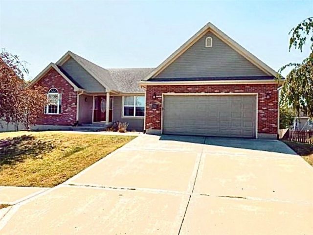 Homes for Sale in Kearney, MO 64060 | 915 W 8th Avenue