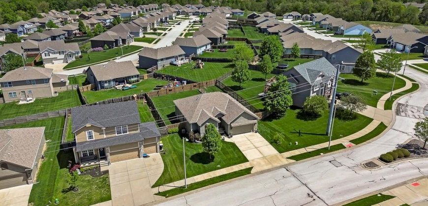 Homes for Sale in Kansas City, MO 64154 | 3806 NW Old Stagecoach Road