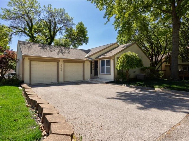Homes for Sale in Kansas City, MO 64151 | 5769 N Anita Avenue