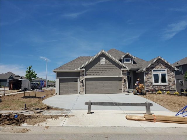 Homes for Sale in Kansas City, MO 64156 | 7000 NE 102nd Court