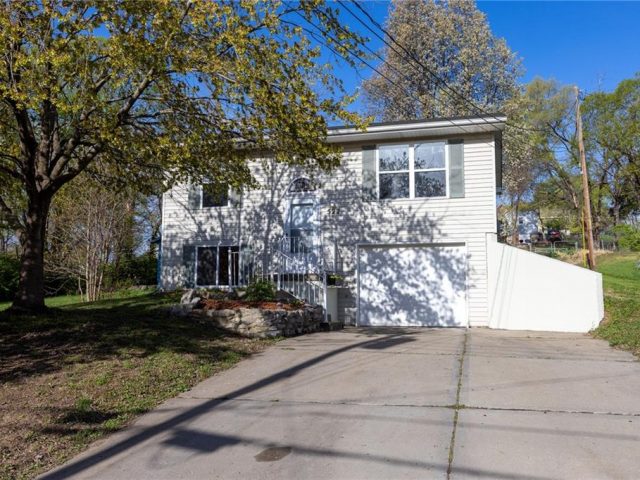 Homes for Sale in Liberty, MO 64068 | 522 N Grover Street