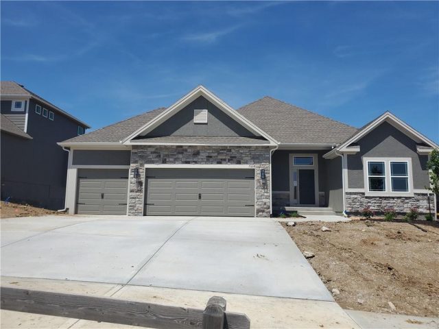 Homes for Sale in Kansas City, MO 64156 | 7008 NE 102nd Court