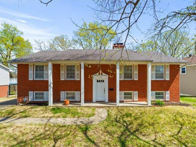 Homes for Sale in Kansas City, MO 64152 | 6505 NW Quail Run Drive