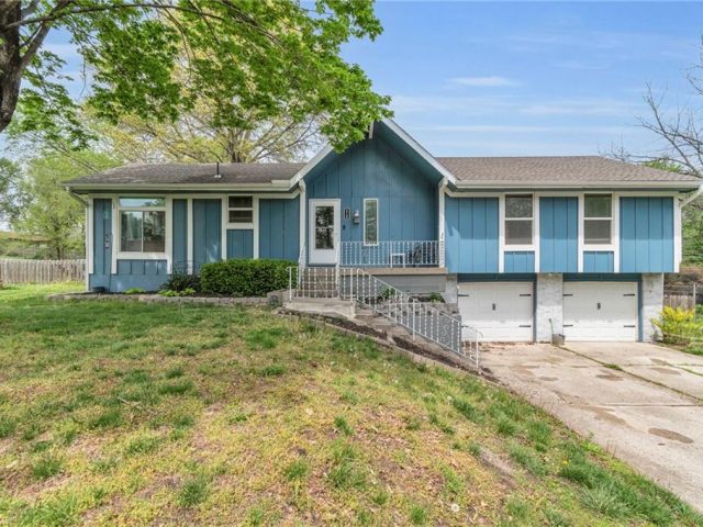 Homes for Sale in Kansas City, MO 64155 | 418 NE 112TH Terrace