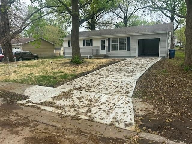 Homes for Sale in Liberty, MO 64068 | 309  Manor Lane