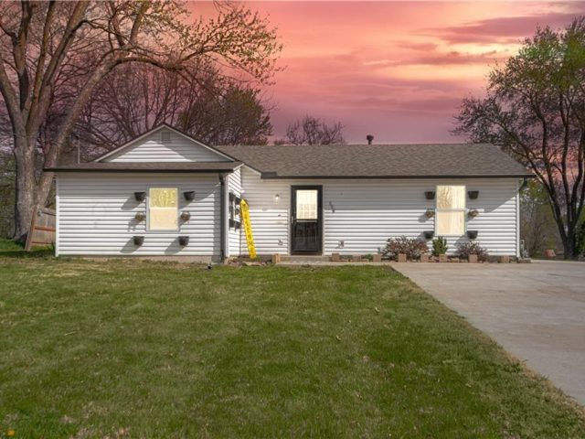 Homes for Sale in Kansas City, MO 64118 | 600 NE 82nd Street