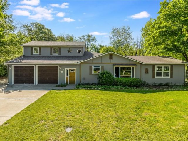 Homes for Sale in Liberty, MO 64068 | 1304  Middlebrook Drive