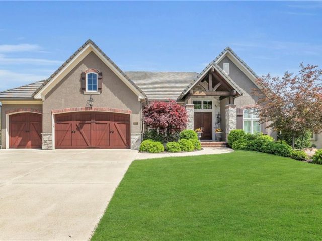 Homes for Sale in Parkville, MO 64152 | 6325  Edgewater Drive
