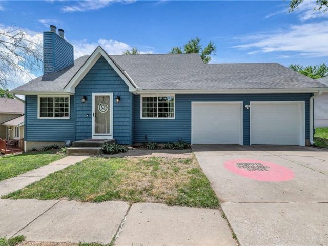 Homes for Sale in Kansas City, MO 64118 | 1109 NW 66th Terrace