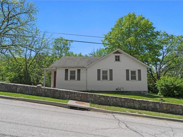 Homes for Sale in Riverside, MO 64150 | 4001 NW South Drive
