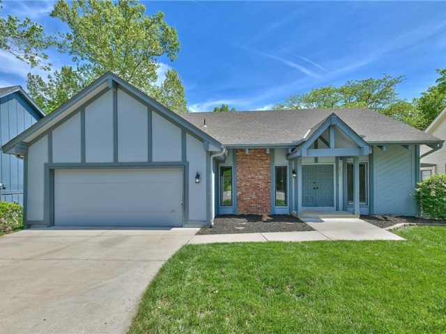 Homes for Sale in Gladstone, MO 64119 | 3512  Apple Tree Lane