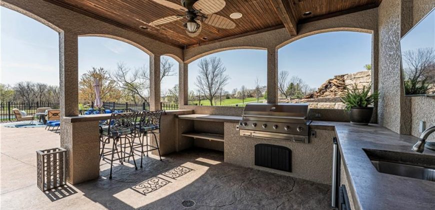 Homes for Sale in Parkville, MO 64152 | 8075  Green Glades Court