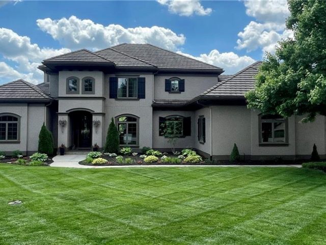Homes for Sale in Parkville, MO 64152 | 8075  Green Glades Court