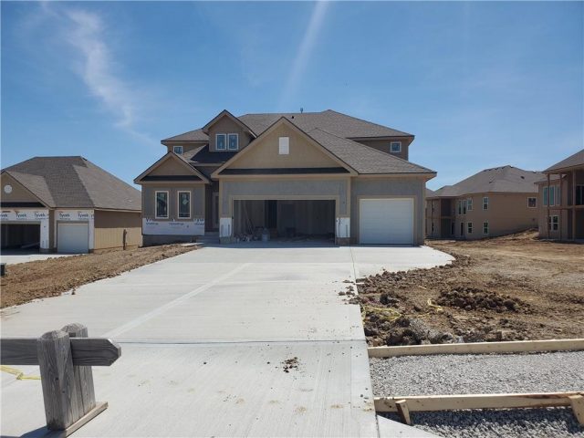 Homes for Sale in Kansas City, MO 64156 | 7005 NE 102nd Court