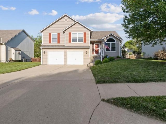 Homes for Sale in Kansas City, MO 64152 | 7732 N Nodaway Avenue