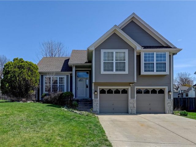 Homes for Sale in Kansas City, MO 64153 | 8703 N Carson Avenue