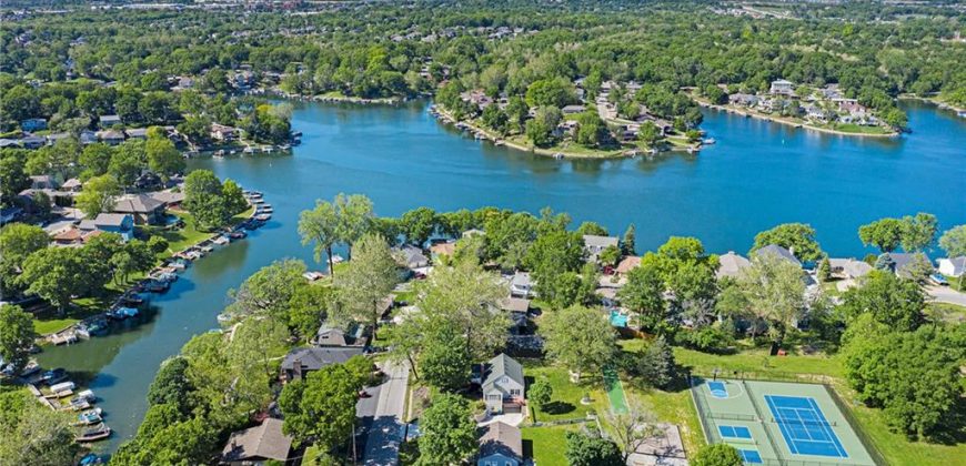 Homes for Sale in Lake Waukomis, MO 64151 | 1040 NW South Shore Drive