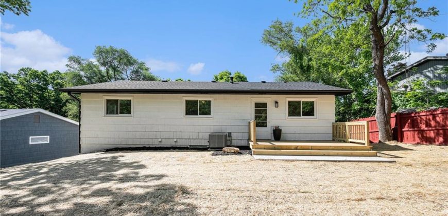 Homes for Sale in Lake Waukomis, MO 64151 | 1040 NW South Shore Drive
