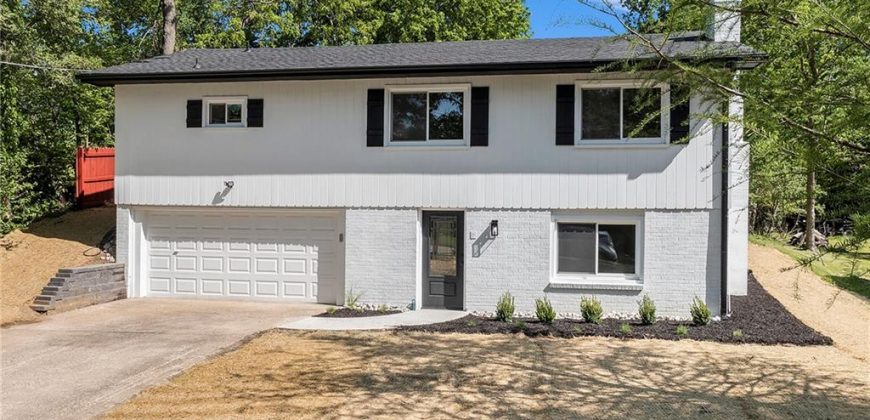 Homes for Sale in Lake Waukomis, MO 64151 | 1040 NW South Shore Drive