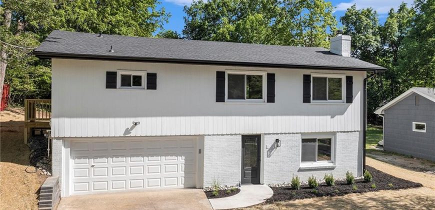 Homes for Sale in Lake Waukomis, MO 64151 | 1040 NW South Shore Drive