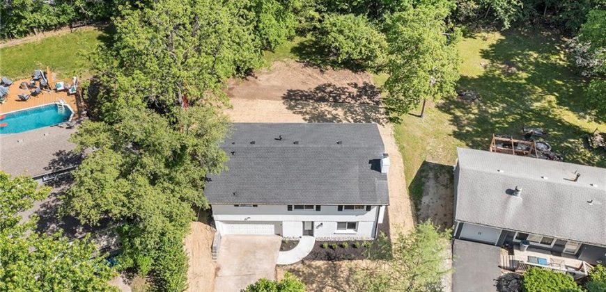 Homes for Sale in Lake Waukomis, MO 64151 | 1040 NW South Shore Drive