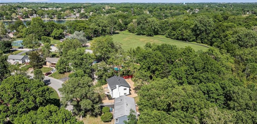 Homes for Sale in Lake Waukomis, MO 64151 | 1040 NW South Shore Drive