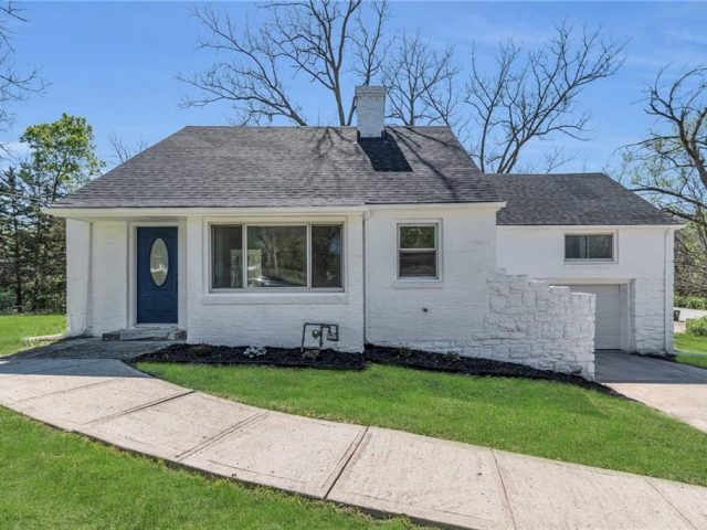 Homes for Sale in Parkville, MO 64152 | 6518 NW Rock Garden Road