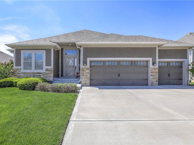 Homes for Sale in Parkville, MO 64152 | 7440 NW Damon Drive