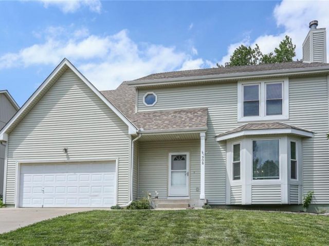 Homes for Sale in Kansas City, MO 64156 | 908 NE 107th Terrace