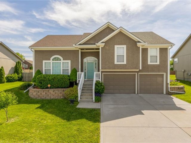 Homes for Sale in Kearney, MO 64060 | 803  Crestridge Drive